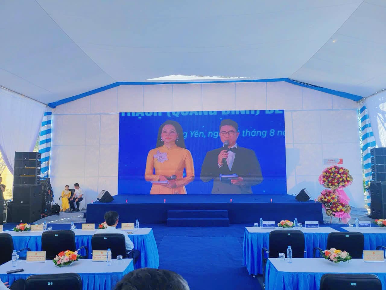 Dịch vụ cho thuê sân khấu trọn gói của Công ty Tổ chức Sự Kiện Nghệ An